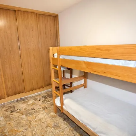 - 3 Bedrooms With Sea Views Young People Group Not Allowed - 4064 *